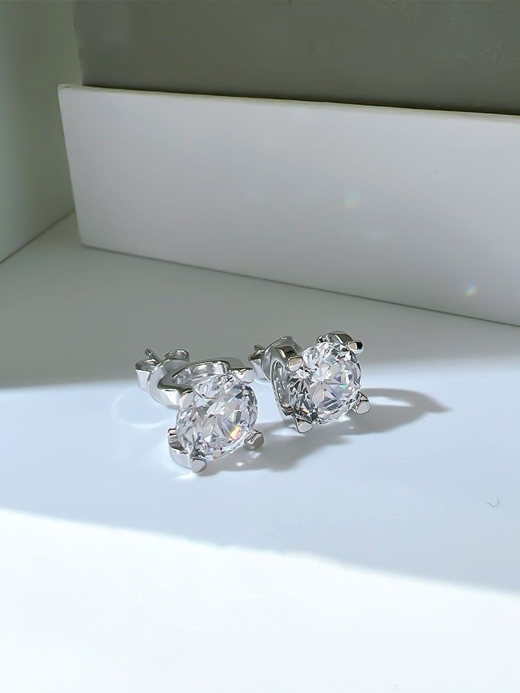 Zircon stud earrings, classic diamond stud earrings, versatile for everyday wear