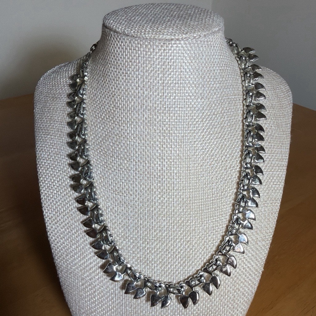 Vintage Coro Silver Tone Statement Leaf Link Chain Necklace 18” Hook Closure