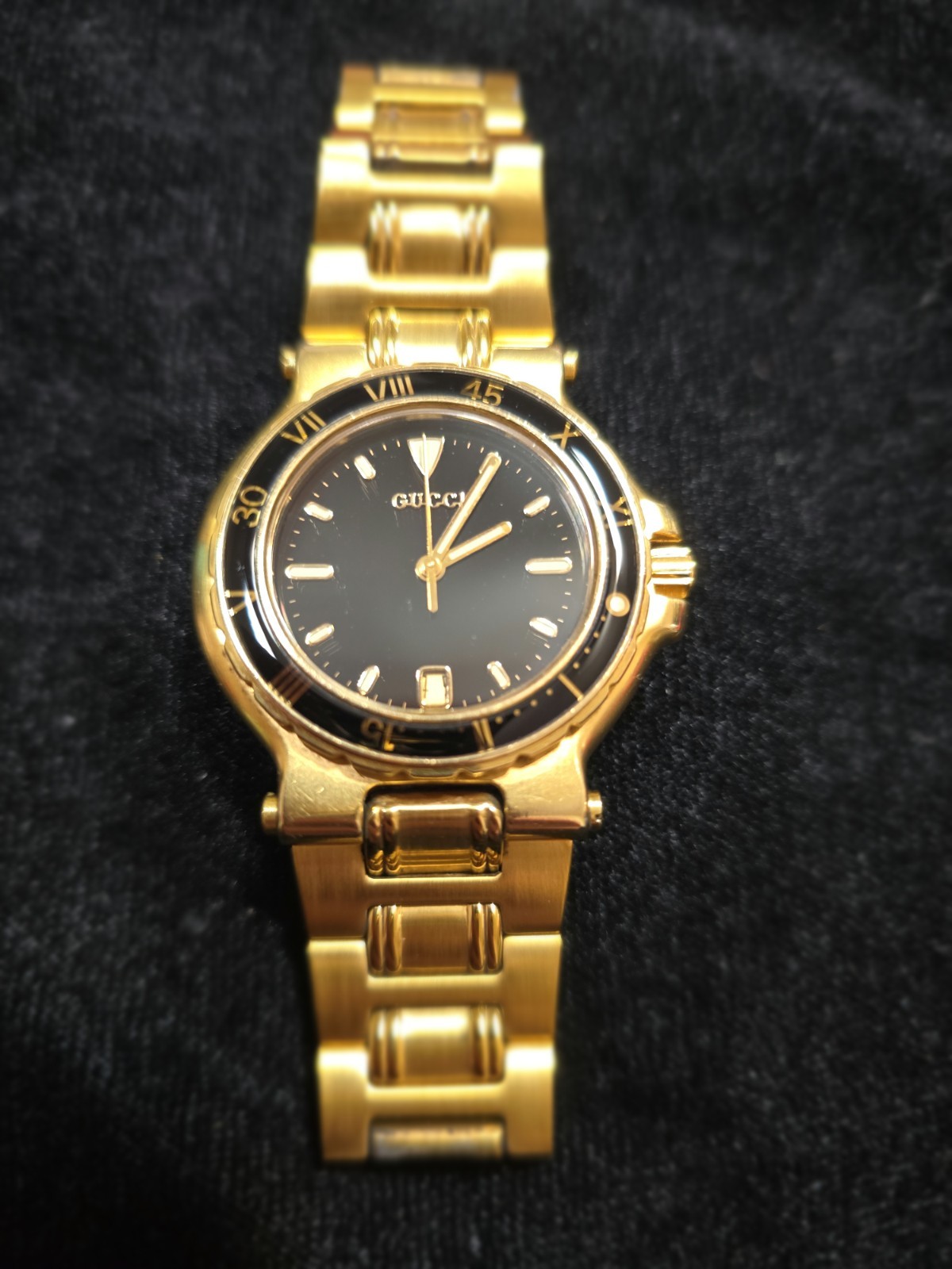 Gucci 9800 M Gold Stainless Steel Bracelet Watch Black Dial quartz movement