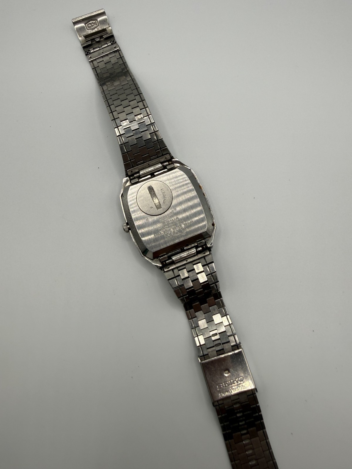 Vintage Seiko Quartz 5855-5000 Square Date White Dial Men’s Watch JapanPre-owned
