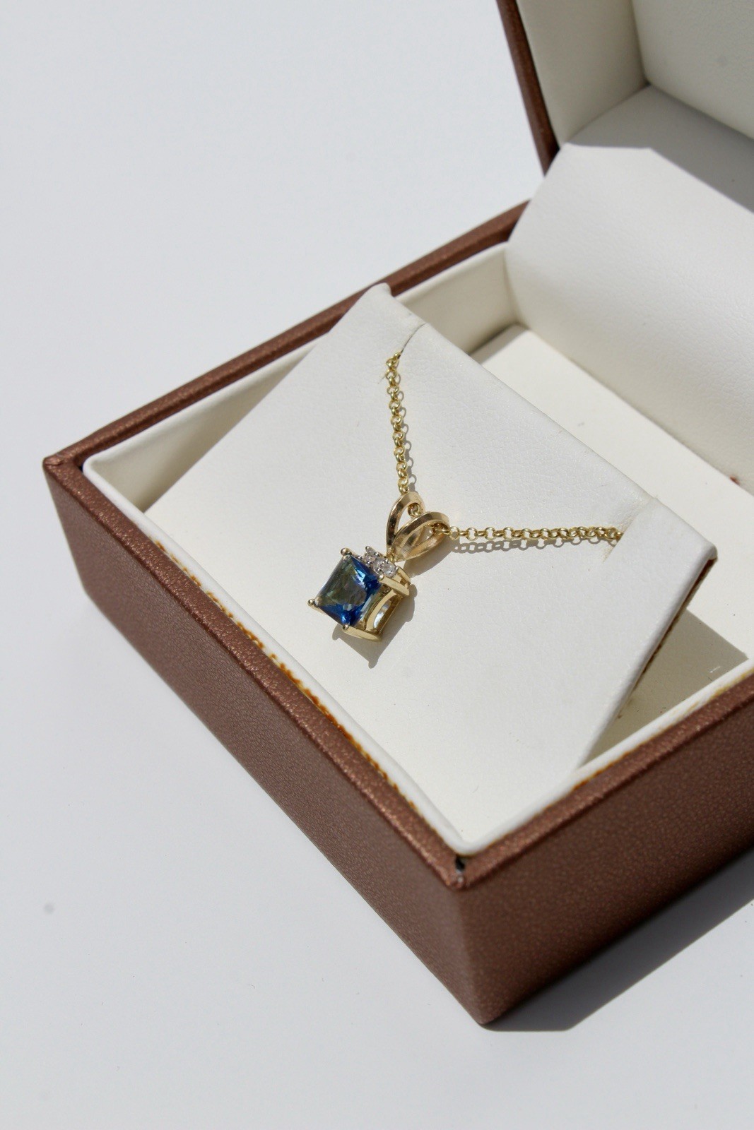 Alexandrite & Diamond Pendant, 1.37 Carats 10K Gold