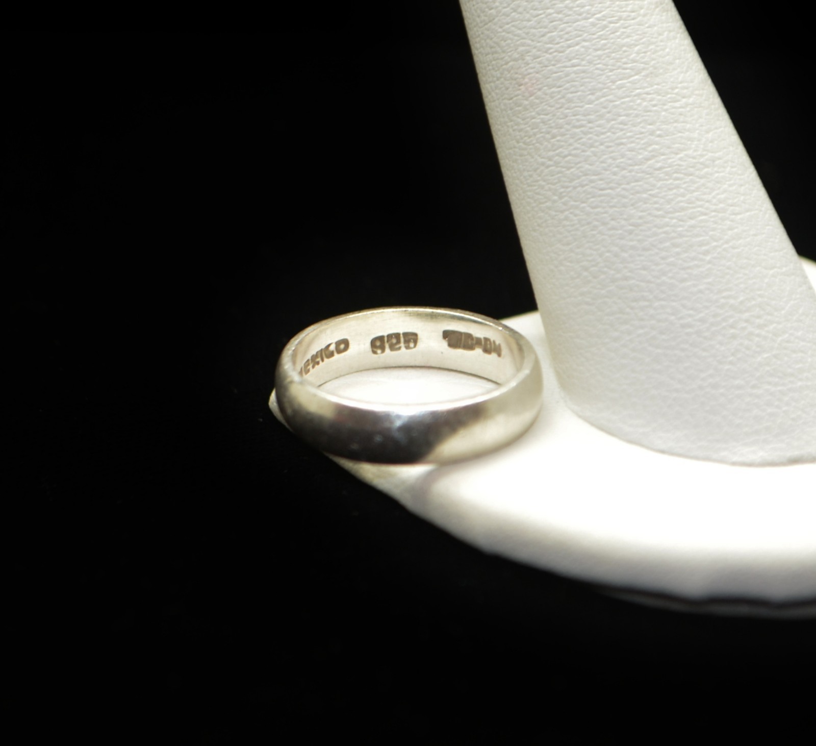 Sterling Silver Simple Smooth Band Ring SZ 7.25 #FMH258