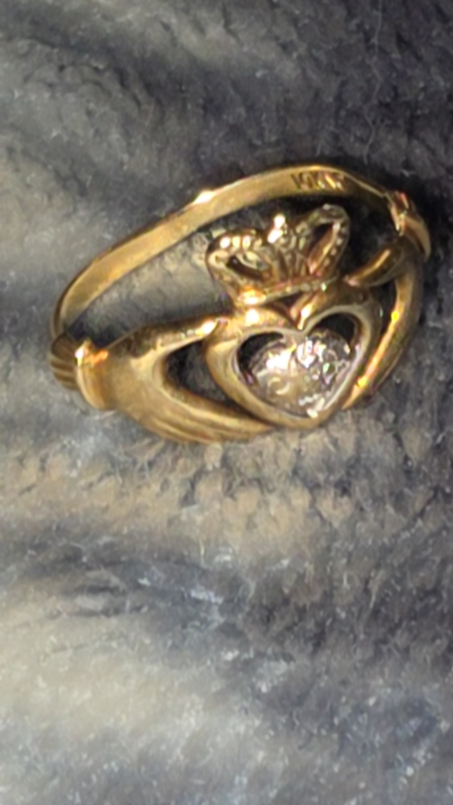 10K Solid Yellow Gold Two Tone Claddagh Crown Heart Hand CZ Band Ring. Size 6.5