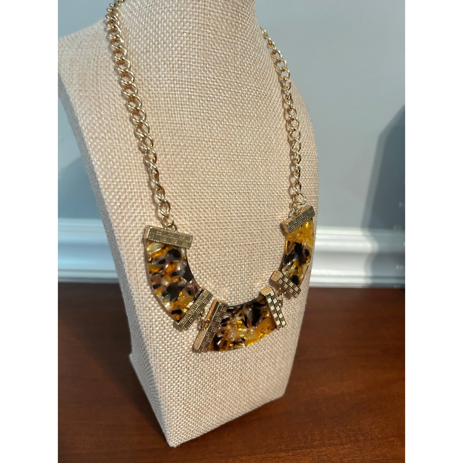 Vintage Style Tortoise Shell Acrylic Statement Choker Necklace Gold Tone 14-16″