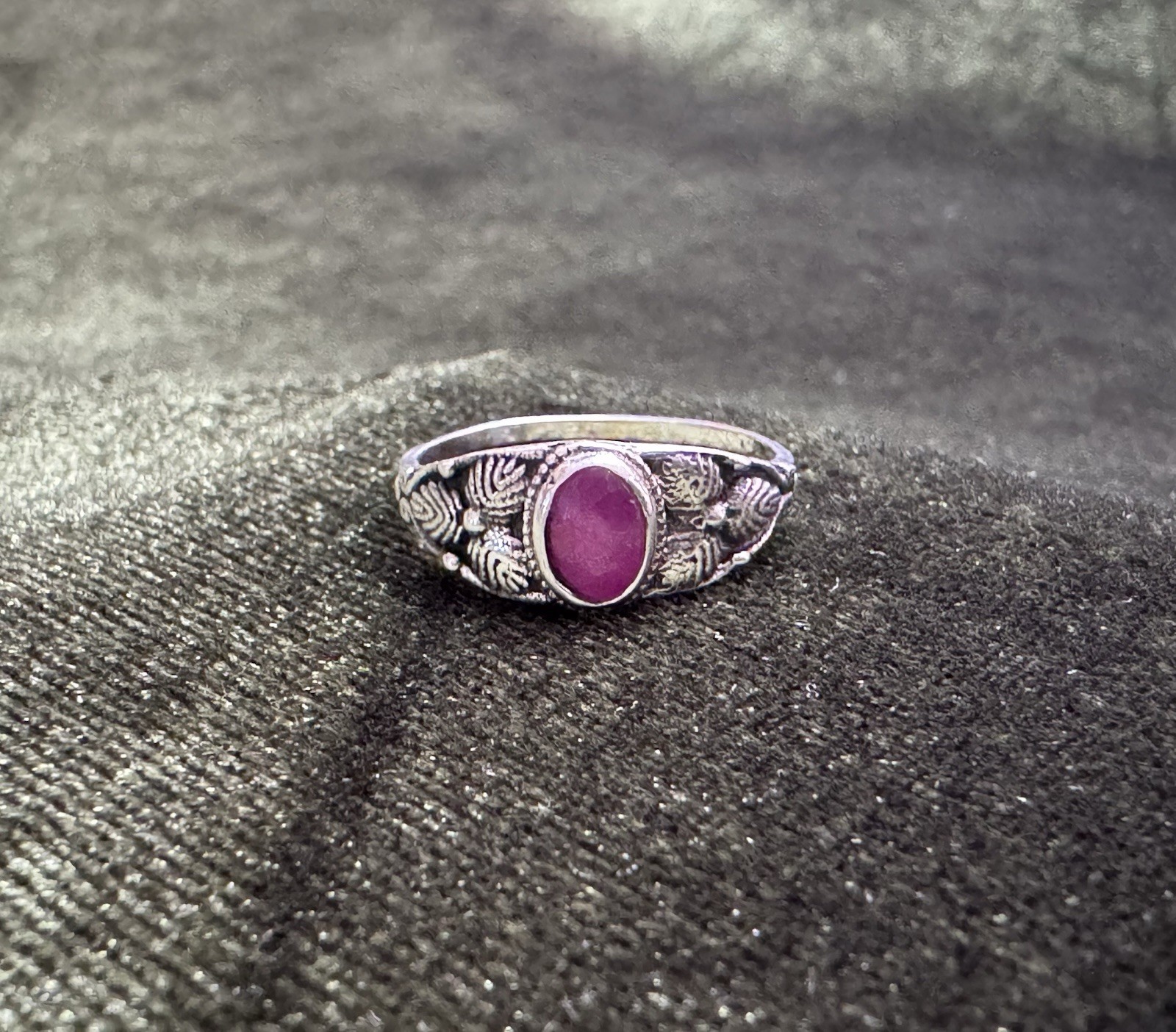 Vintage 925 Sterling Silver Ruby Ring Size 6 Oval Cabochon Engraved Band
