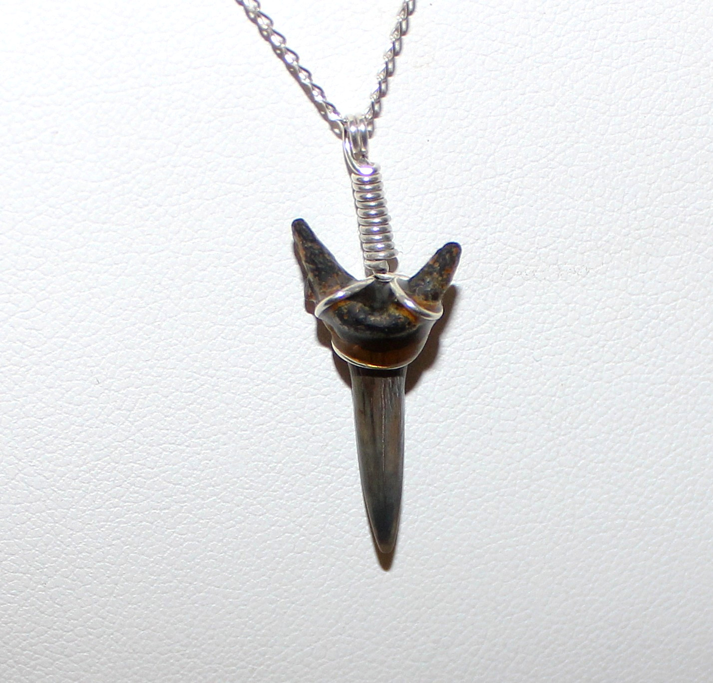 Vintage Sterling Silver 16″ Necklace Shark Tooth 1″ Pendant-Charm (2 grams) 70’s