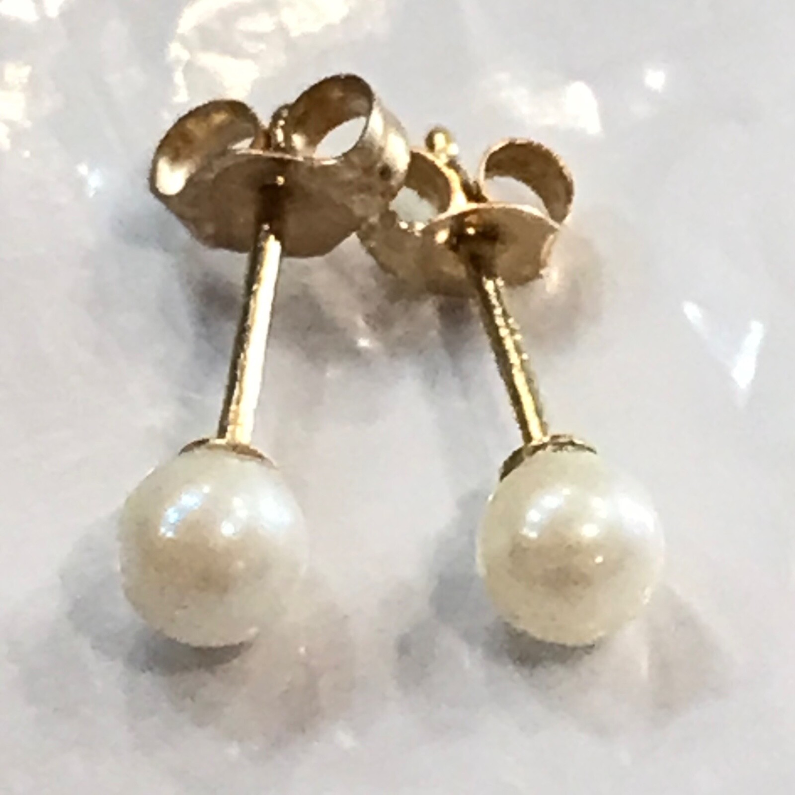 Akoya Pearl 4.2mm Stud Earrings 14k Yellow Gold Butterfly VTG white Dainty .51gr