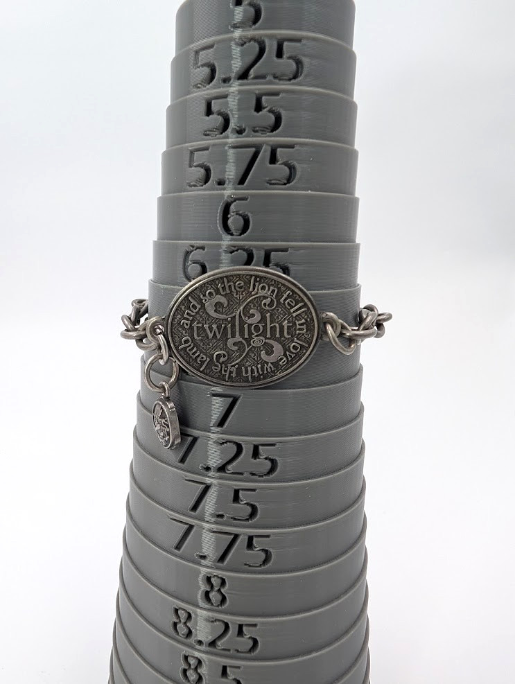 Twilight Saga New Moon Bracelet Silver Tone Cullen Crest Charm Vampire Eternal