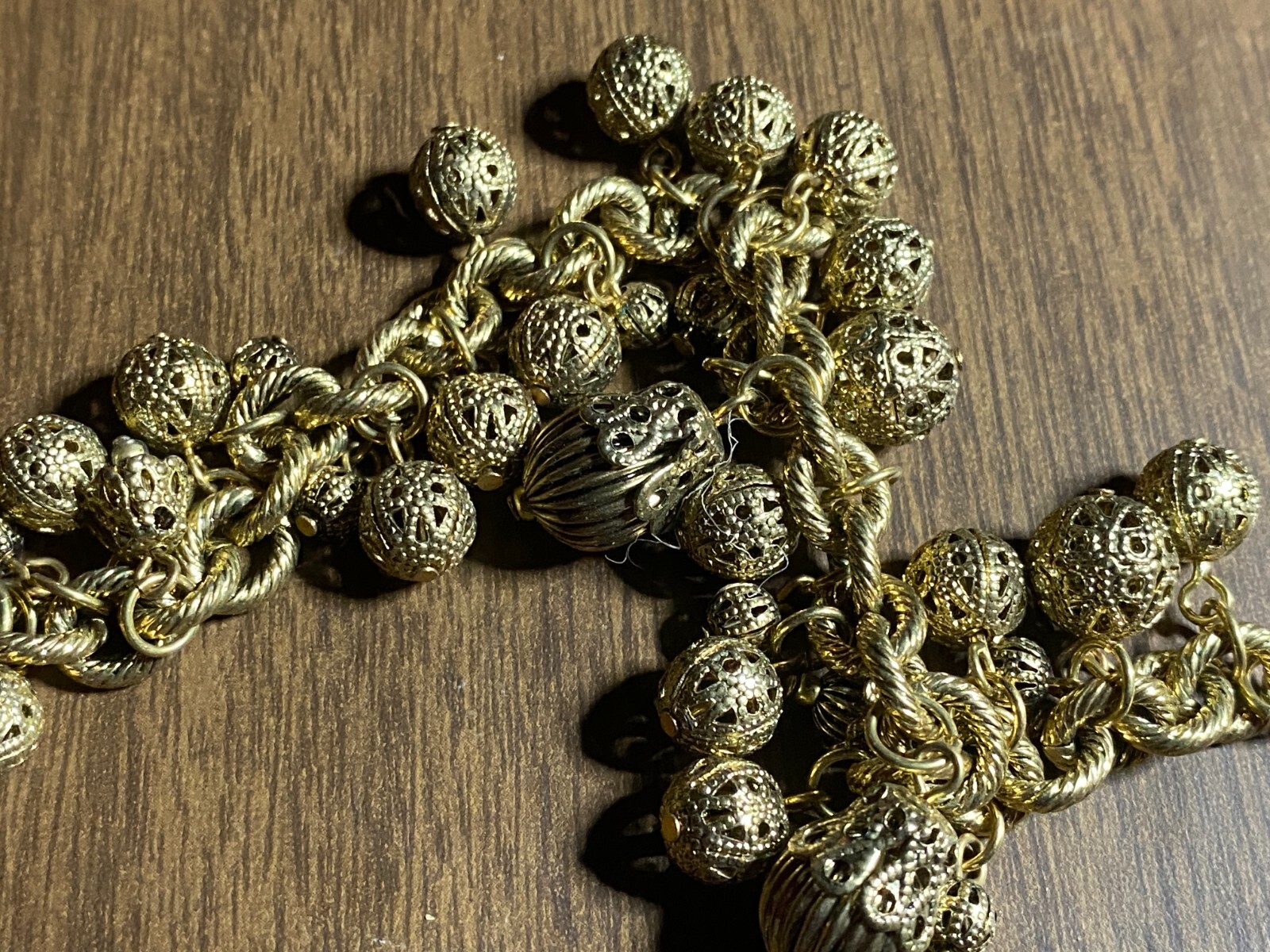 Vintage NOS Mesh Balls Gold Tone Dangle Charm Bracelet Toggle Clasp 7.5″ unworn