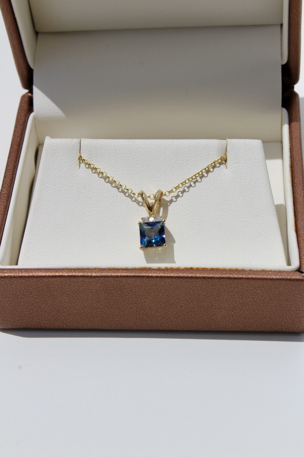 Alexandrite & Diamond Pendant, 1.37 Carats 10K Gold