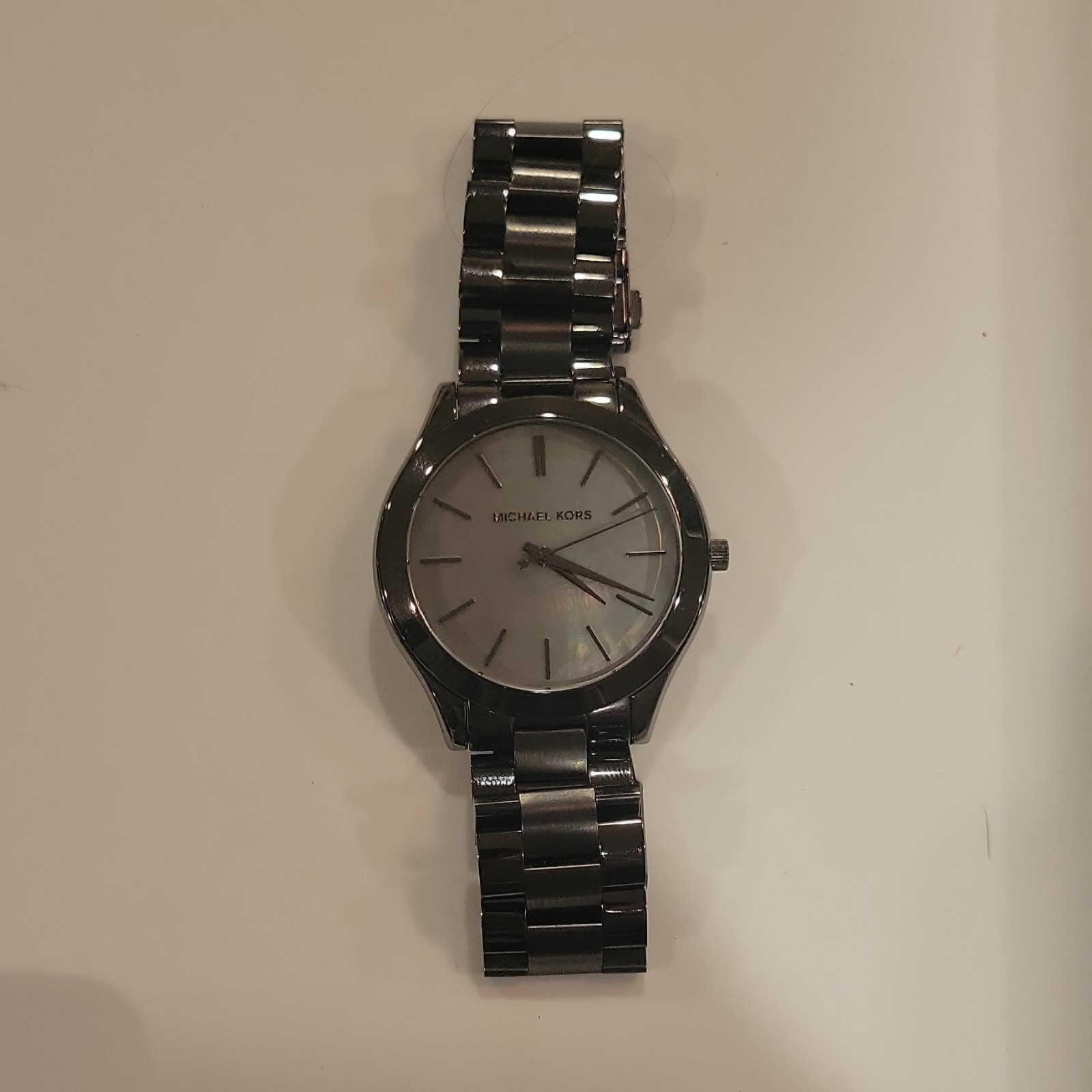 Michael Kors Silver Tone Analog Metal Wristwatch Round Fixed Bezel Stick Indexes