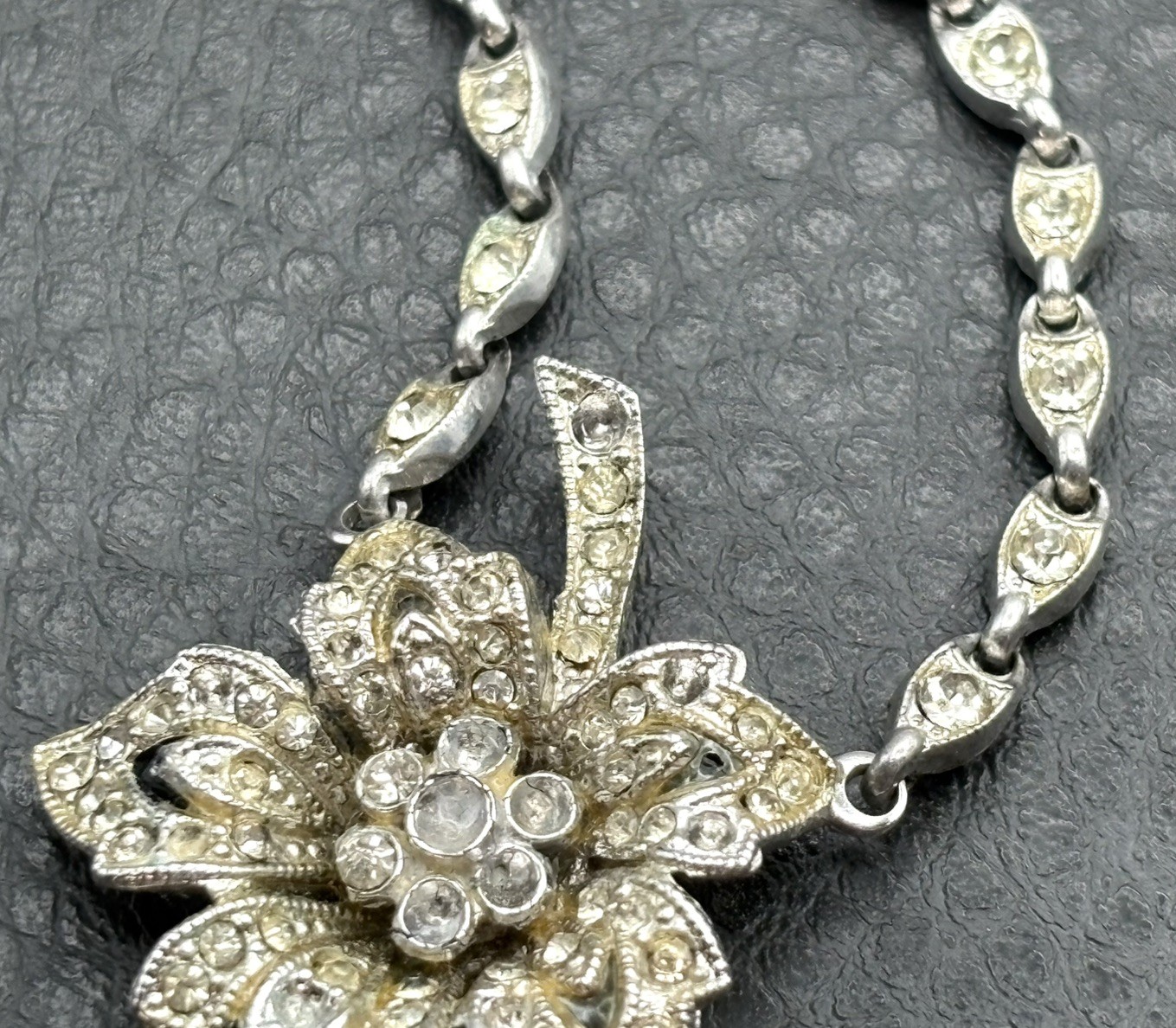 Vintage Art Deco Rhinestone Flower Silver Tone 15.5” Necklace Choker READ
