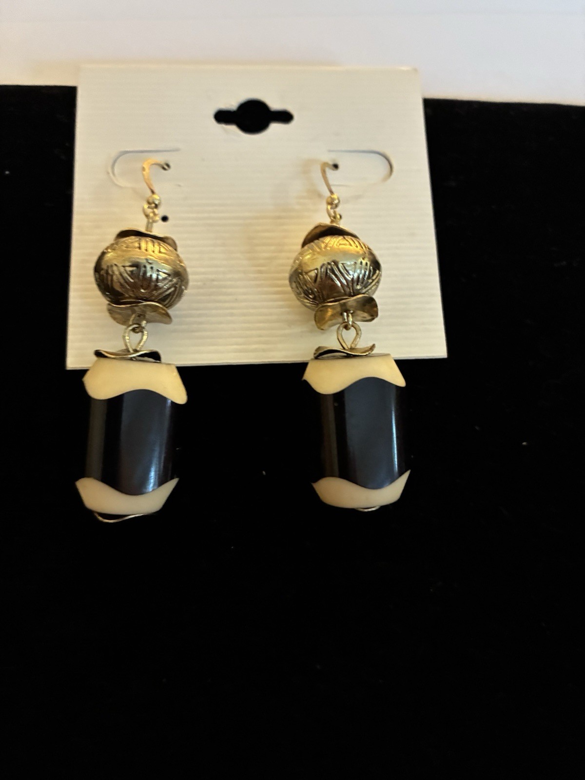 Black White Gold Tone Dangle/Drop Hook Earrings Metal Plastic No Stone China