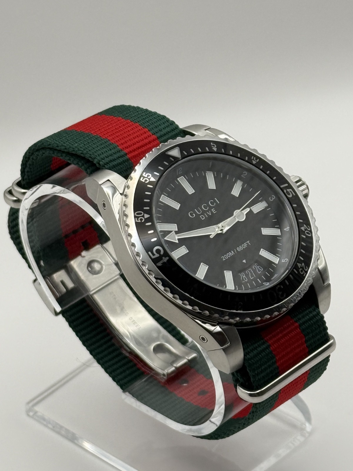Gucci Dive YA136206 Men’s Watch – Red/Green