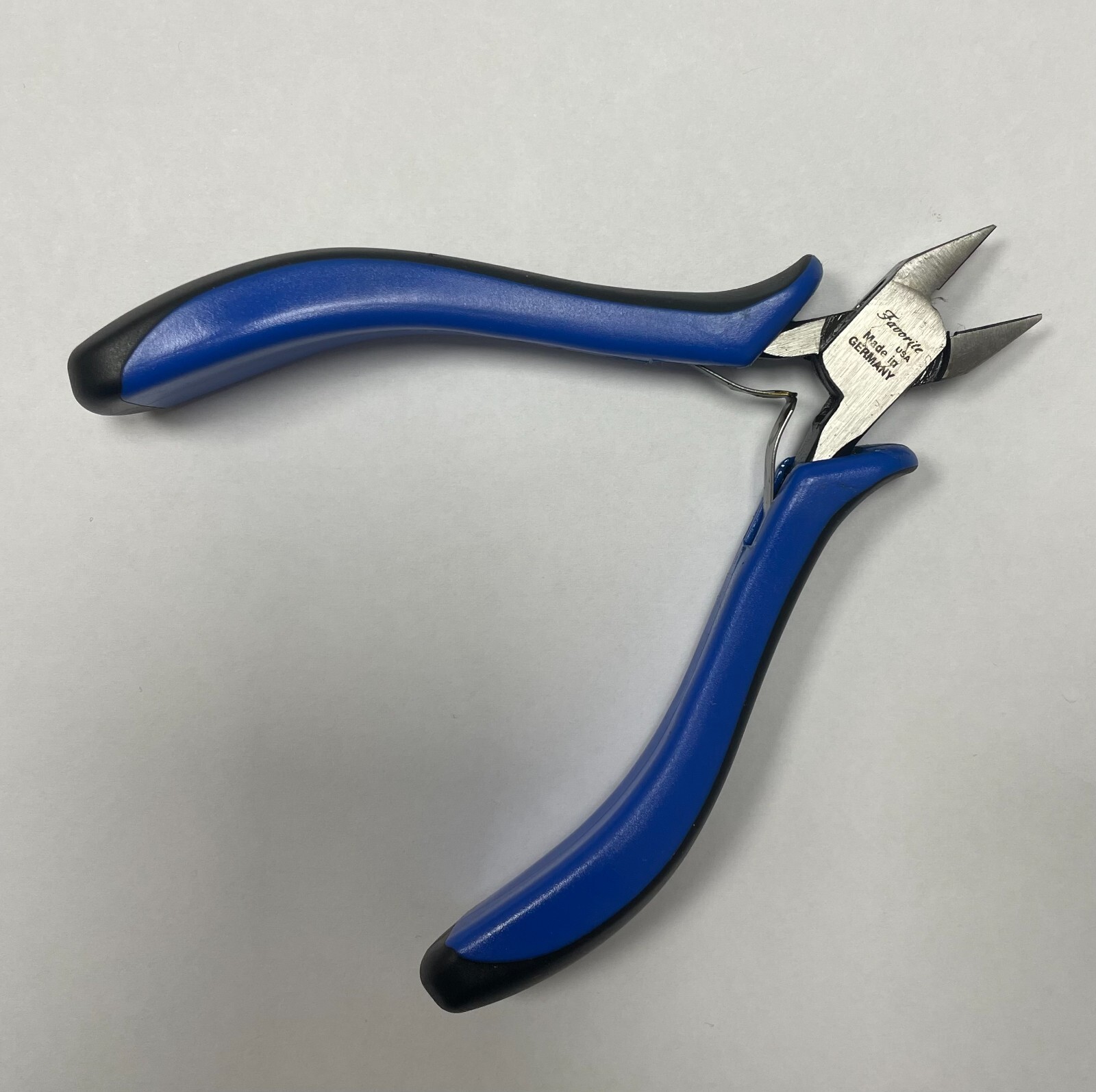 FavoriteUSA ERGONOMIC FULL FLUSH SIDE CUTTER 4-1/2″ W/ COMFORT GRIP