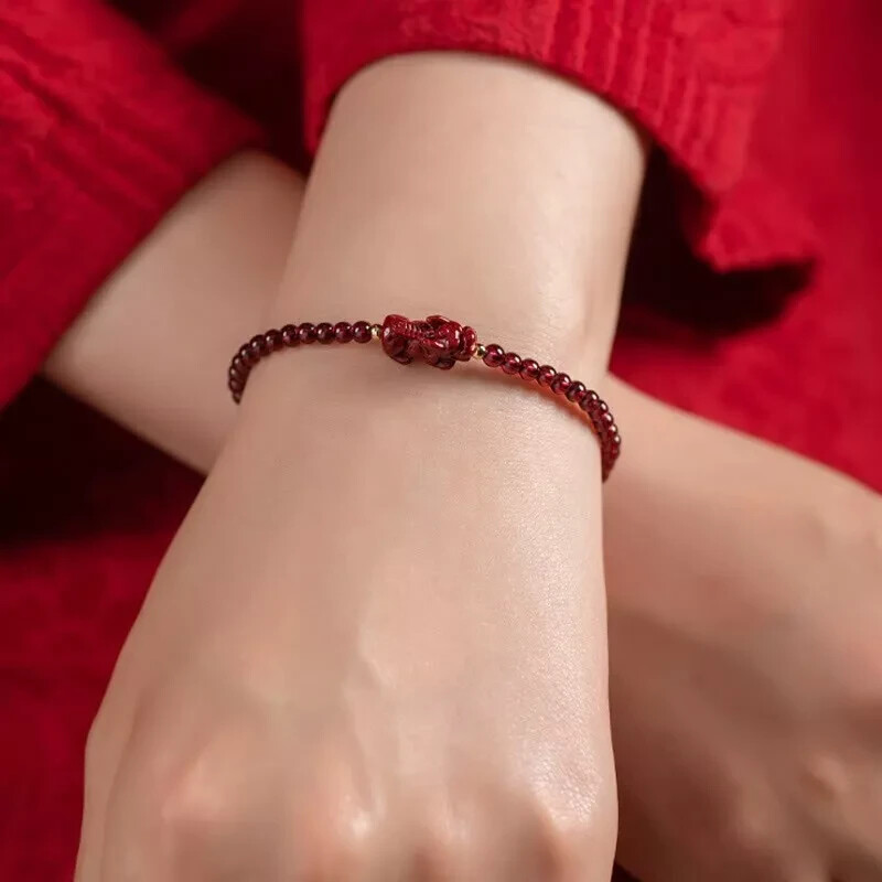 Natural Garnet Pixiu Crystal Gemstone Bead Bracelet for Good Luck Success Wealth