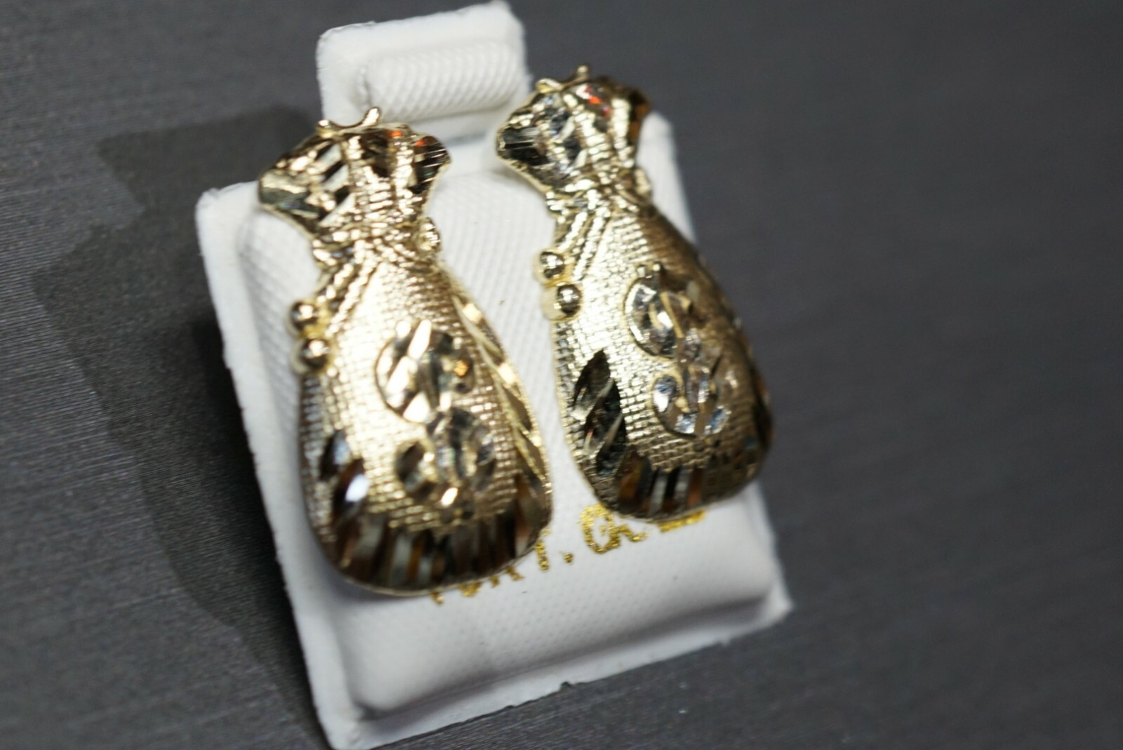 10K Solid Yellow Gold 0.75″ Diamond Cut Money Bag Stud Earrings.