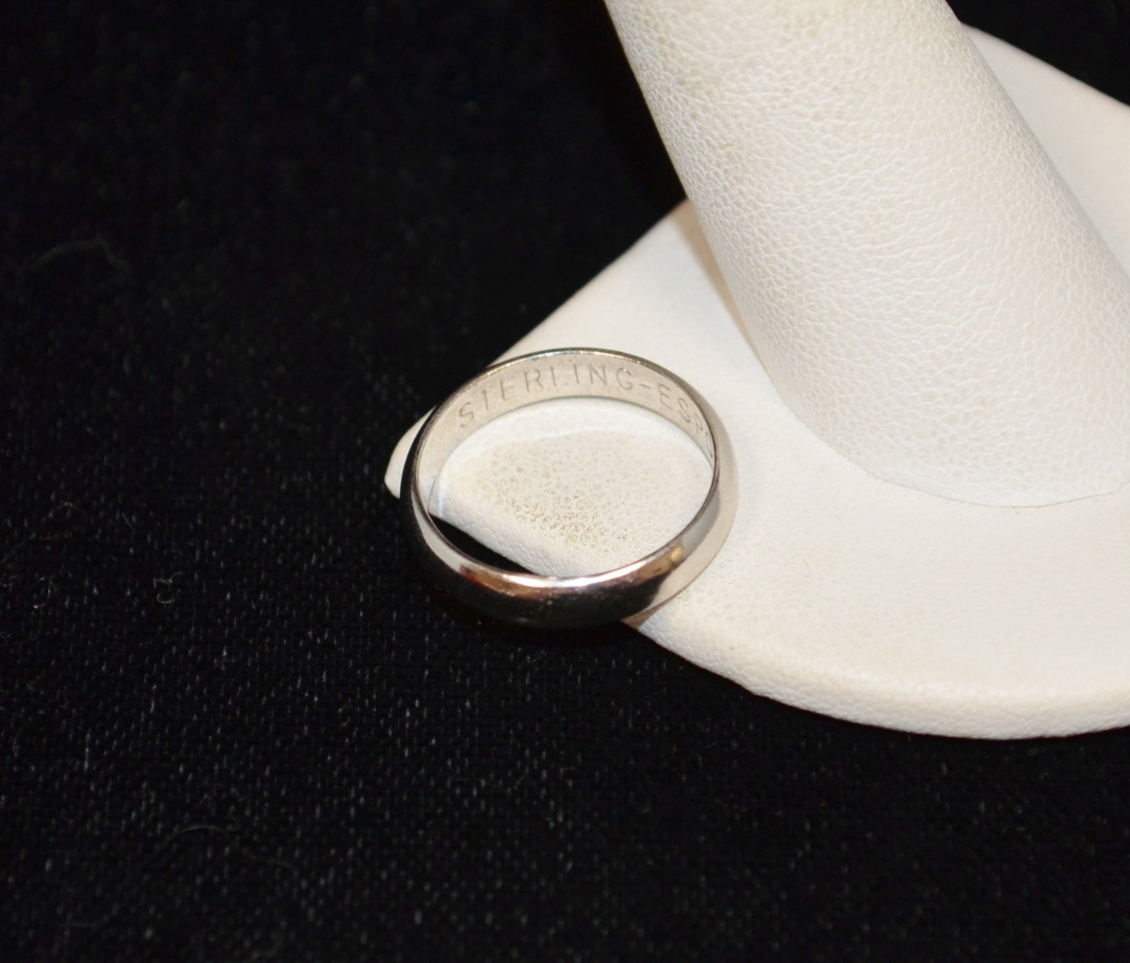 Sterling Silver Simple Smooth Band Ring SZ 6.75 #FMD761