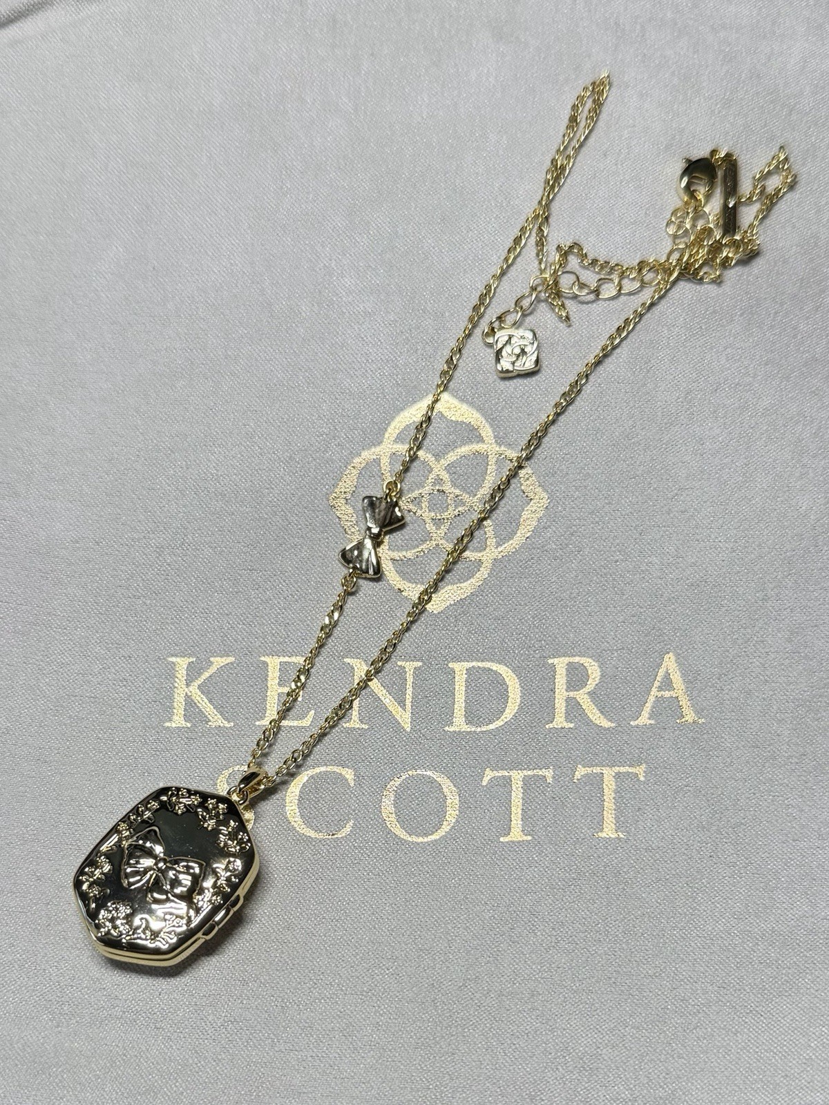 🌹Kendra Scott x LoveShackFancy Daphne Gold Locket Necklace Pink Mint Rosa Beaux