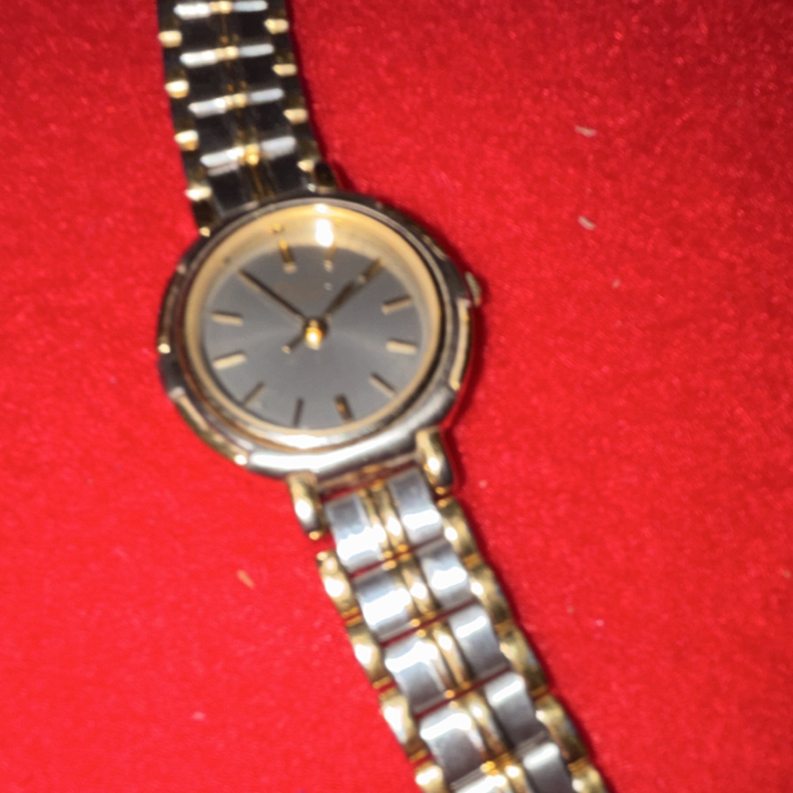 Analog Wristwatch Gold Silver Metal Bracelet Round Gray Dial Stick Indexes
