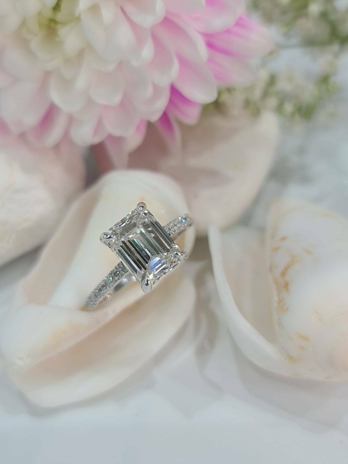 3.00 Ct Emerald Simulated Diamond Halo Wedding Ring For Gift 925 Sterling Silver