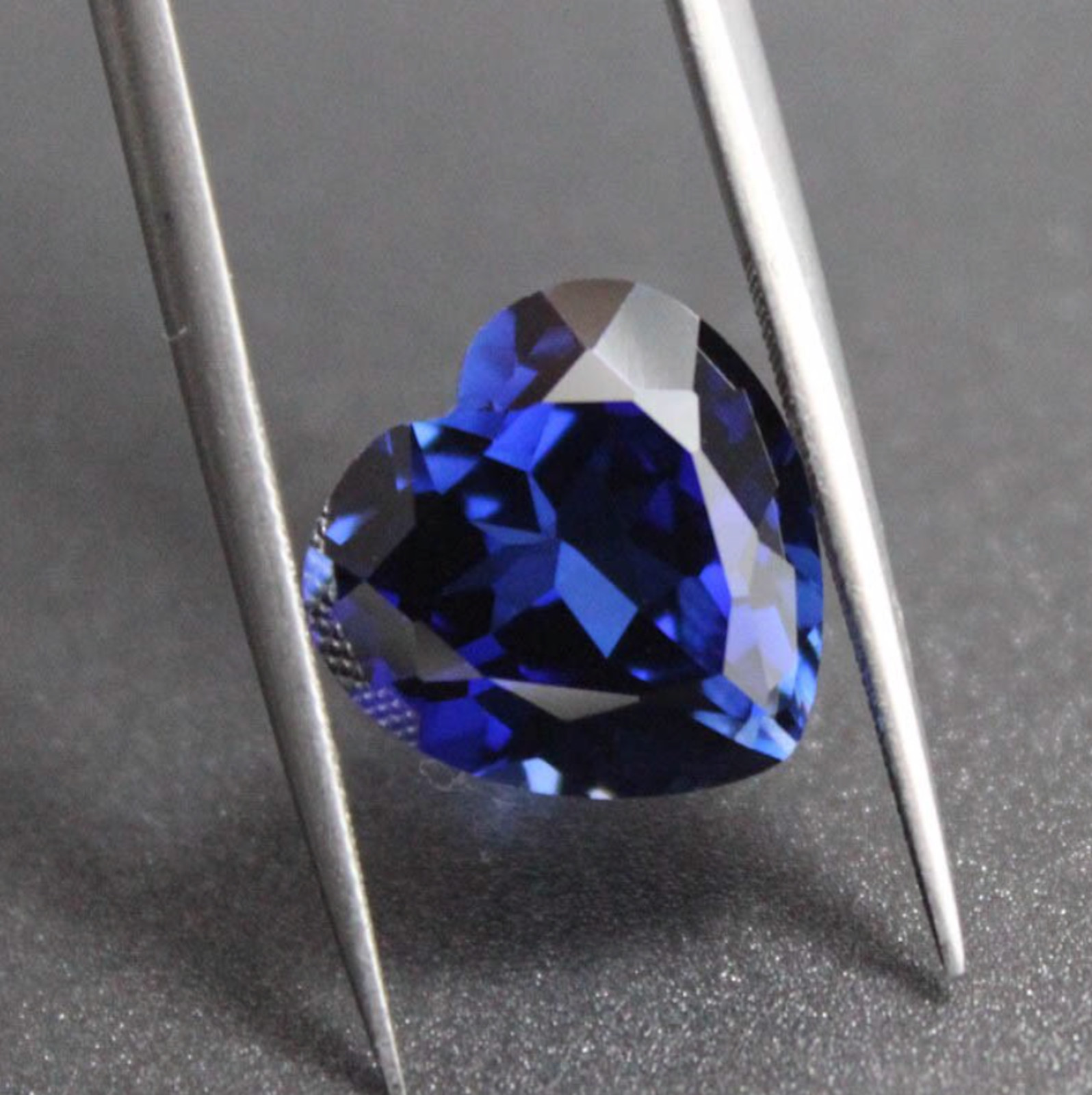 Lab Created Blue Sapphire Corundum Heart Faceted Loose Stones (3x3mm – 15x15mm)