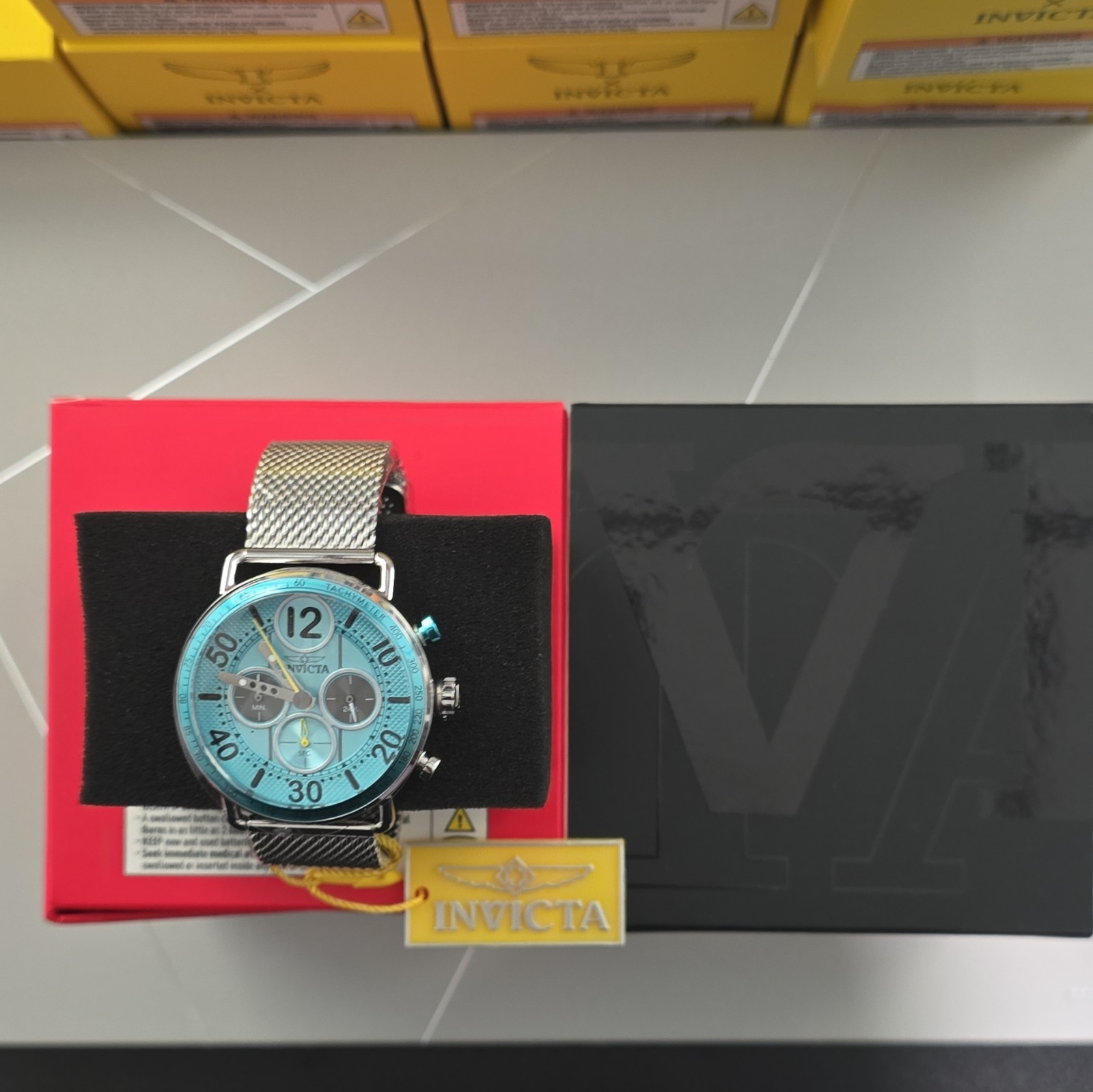 Invicta Quartz Chronograph Tachymeter Blue Dial Silver Steel Mesh Watch Box