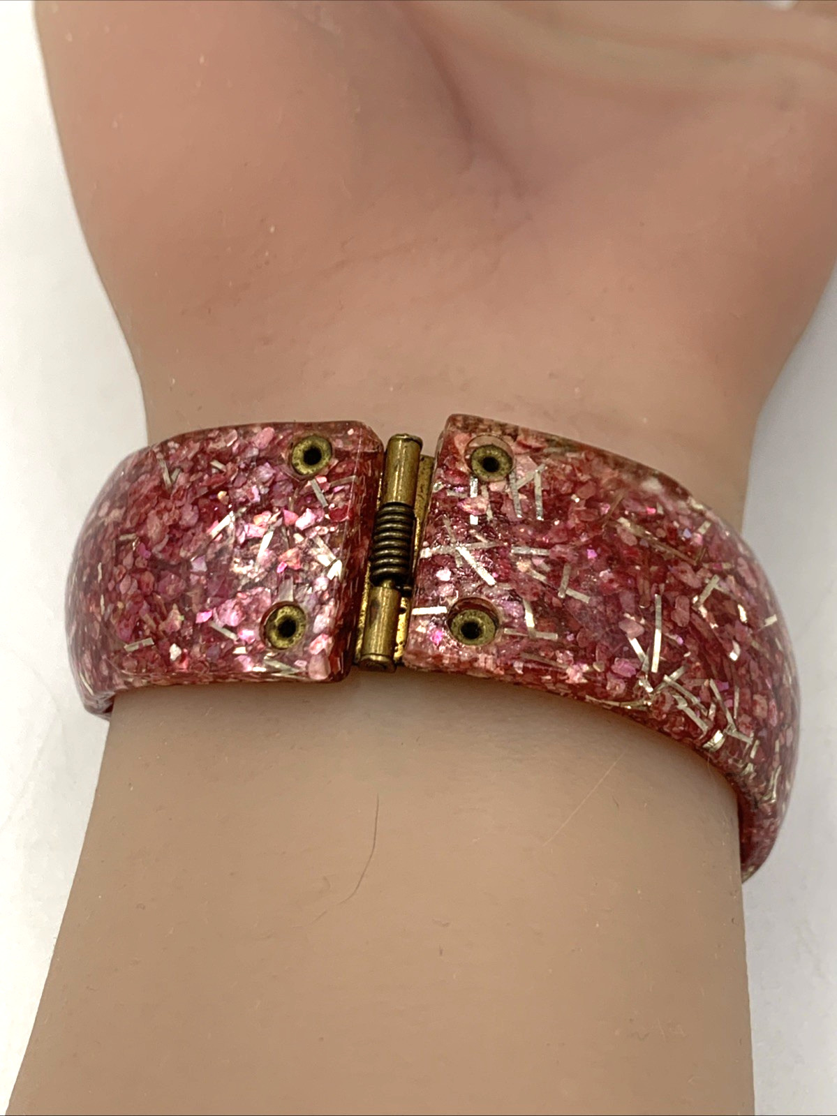 VTG Silver & Pink Glitter Confetti Lucite Clamper Hinged Wide Bangle Bracelet