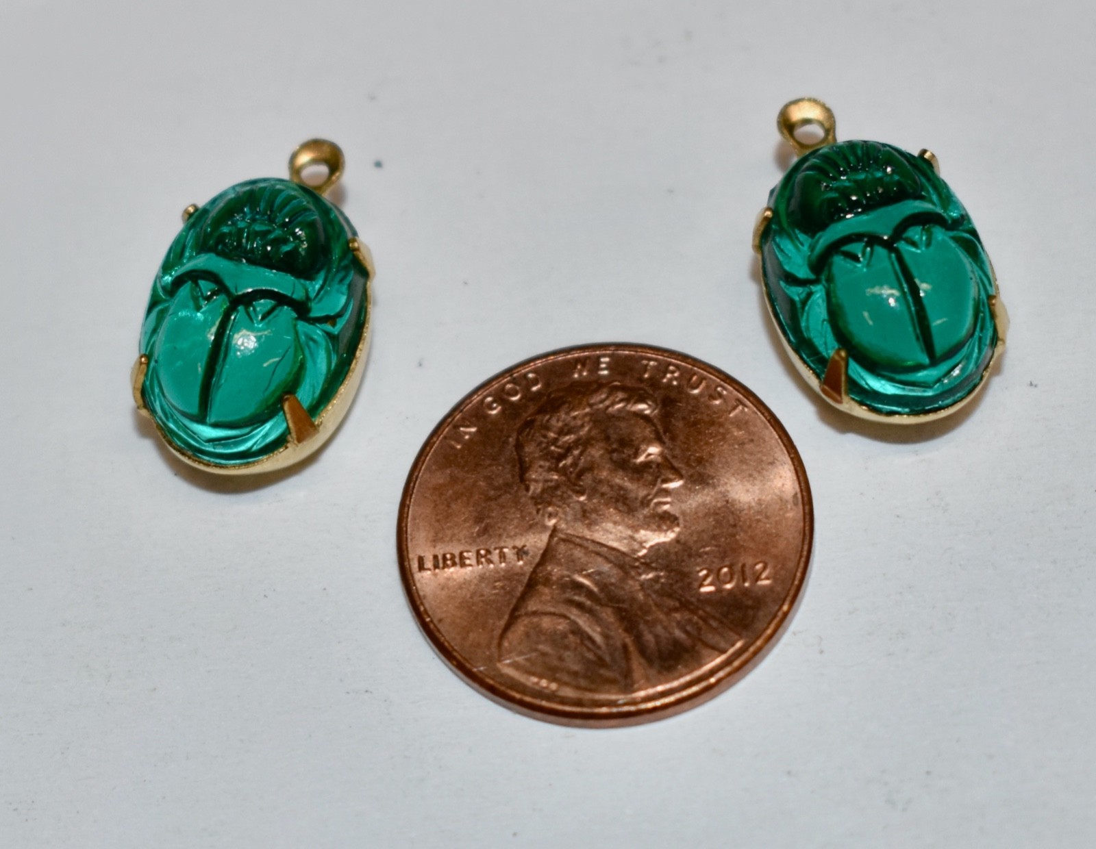 VTG 2 SEAFOAM GREEN SCARAB TRANSPARENT GLASS OVAL PENDANT BEADS 14mm EXQUISITE