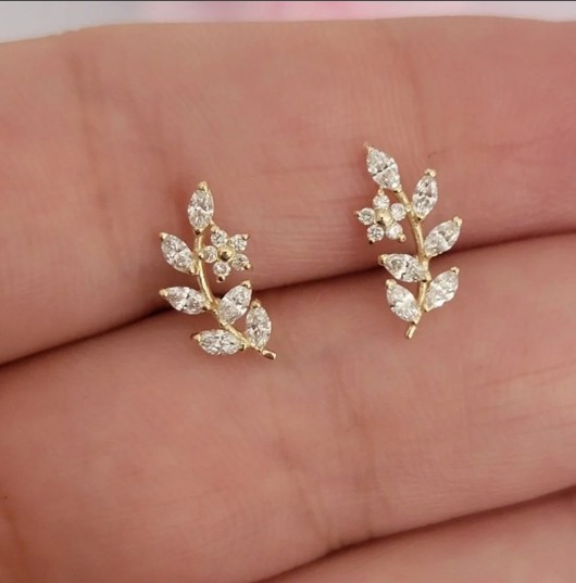 Beautiful Lab Created Diamond Gift For Women’s Leaf Push Back Earning 925 Silver