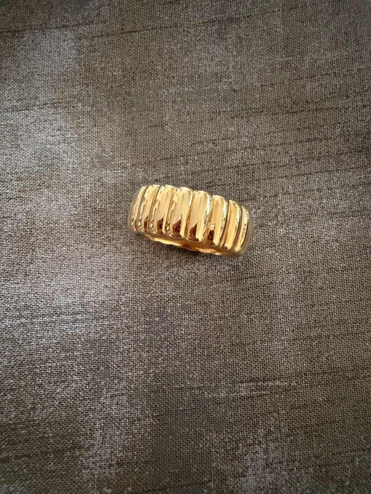 18K vermeil Mejuri Charlotte Bold Ring, Size 9 Never Worn in original packaging
