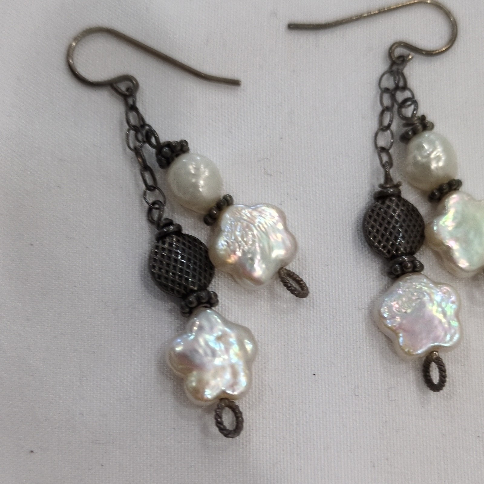 White Pearl Beaded Dangle/Drop Hook Earrings Metal Chain Black Accents Lobe