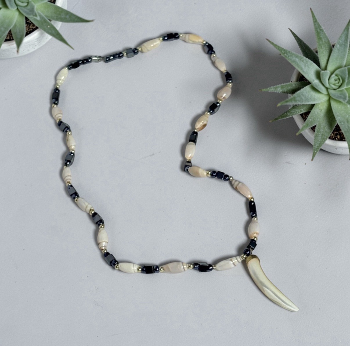Vtg Shell & Hematite Beaded Necklace with Abalone Horn Pendant Barrel Clasp 18″