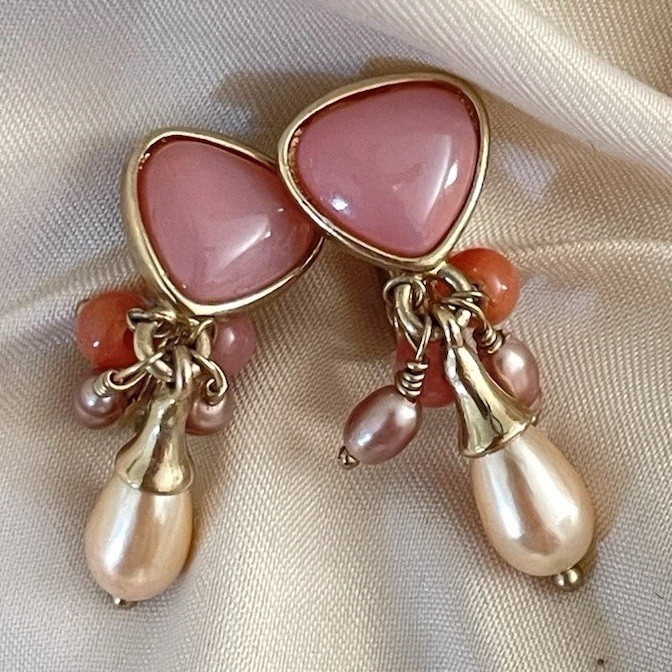 Vintage Monet Gold Tone Pink Cabochon Pear Cream Pearl Teardrop Dangle Clip-Ons