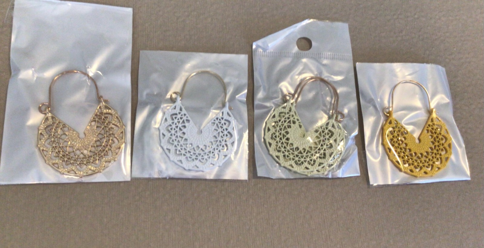 *CLEARANCE* STUNNING Metal alloy earrings – Dainty – lightweight