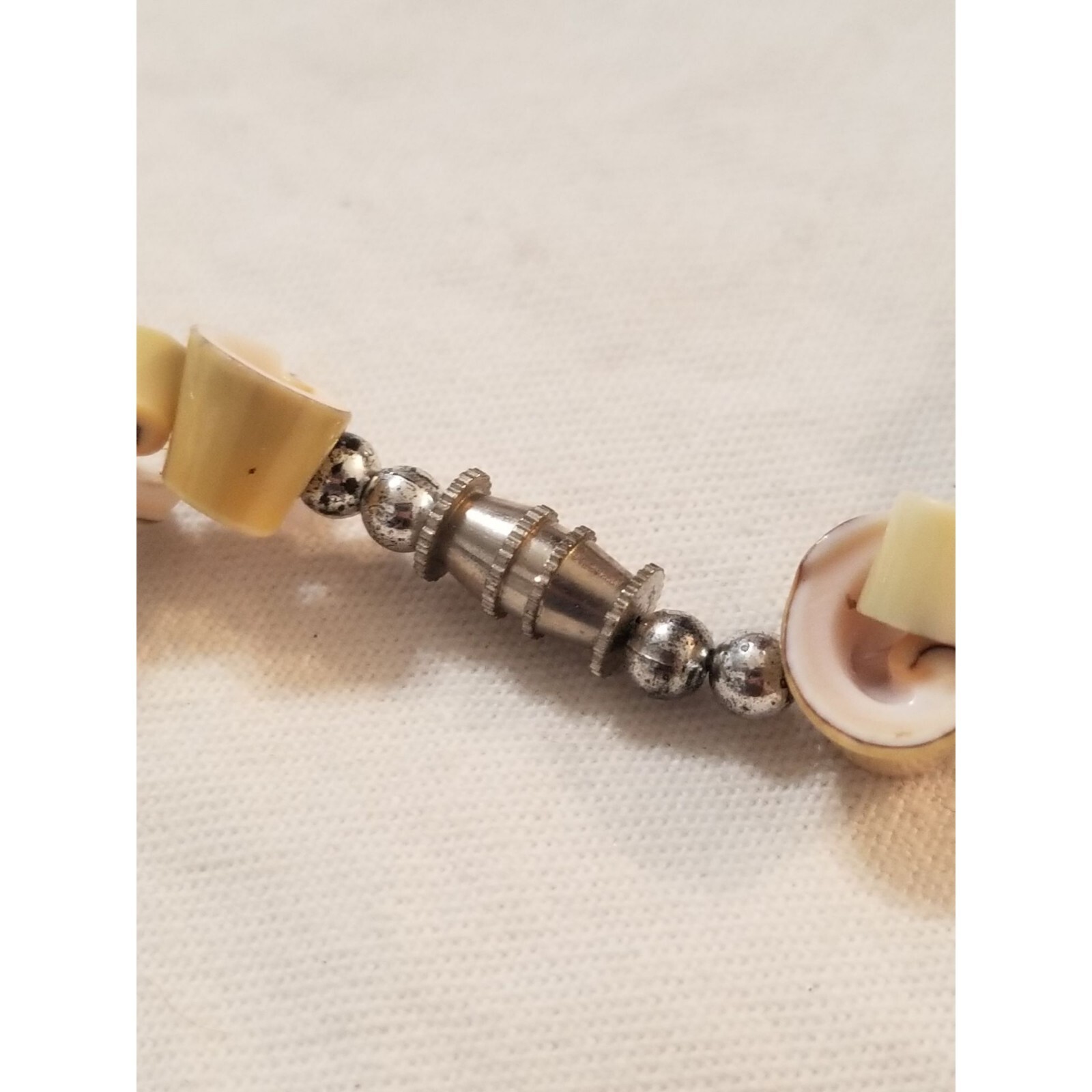 Luhuanus Short Sliced Spiral Shell Necklace Barrel Clasp 8.5″ Vintage