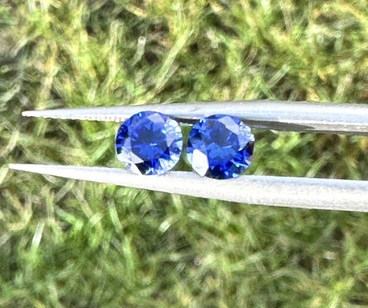 1.23 Ct (5mm Rounds) Royal Blue Sapphire/heat Only (2pcs)