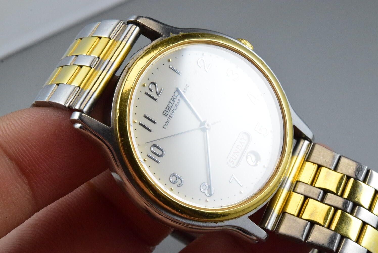 Vintage watch Seiko Contemporary Basic 5H23-7080 Week Date Men Quartz Round 35mm