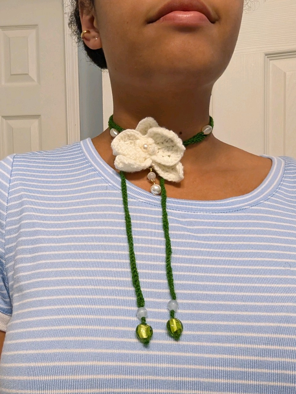 Handcrafted Adjustable Green Necklace, White Crochet Flower, Beaded