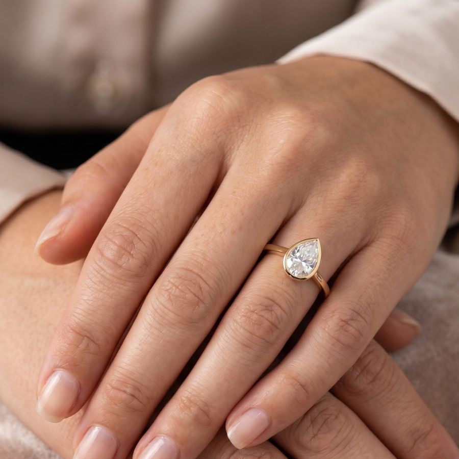 2Ct Pear-Cut VS1 Lab Grown Diamond Wedding Engagement Ring 14k Yellow Gold