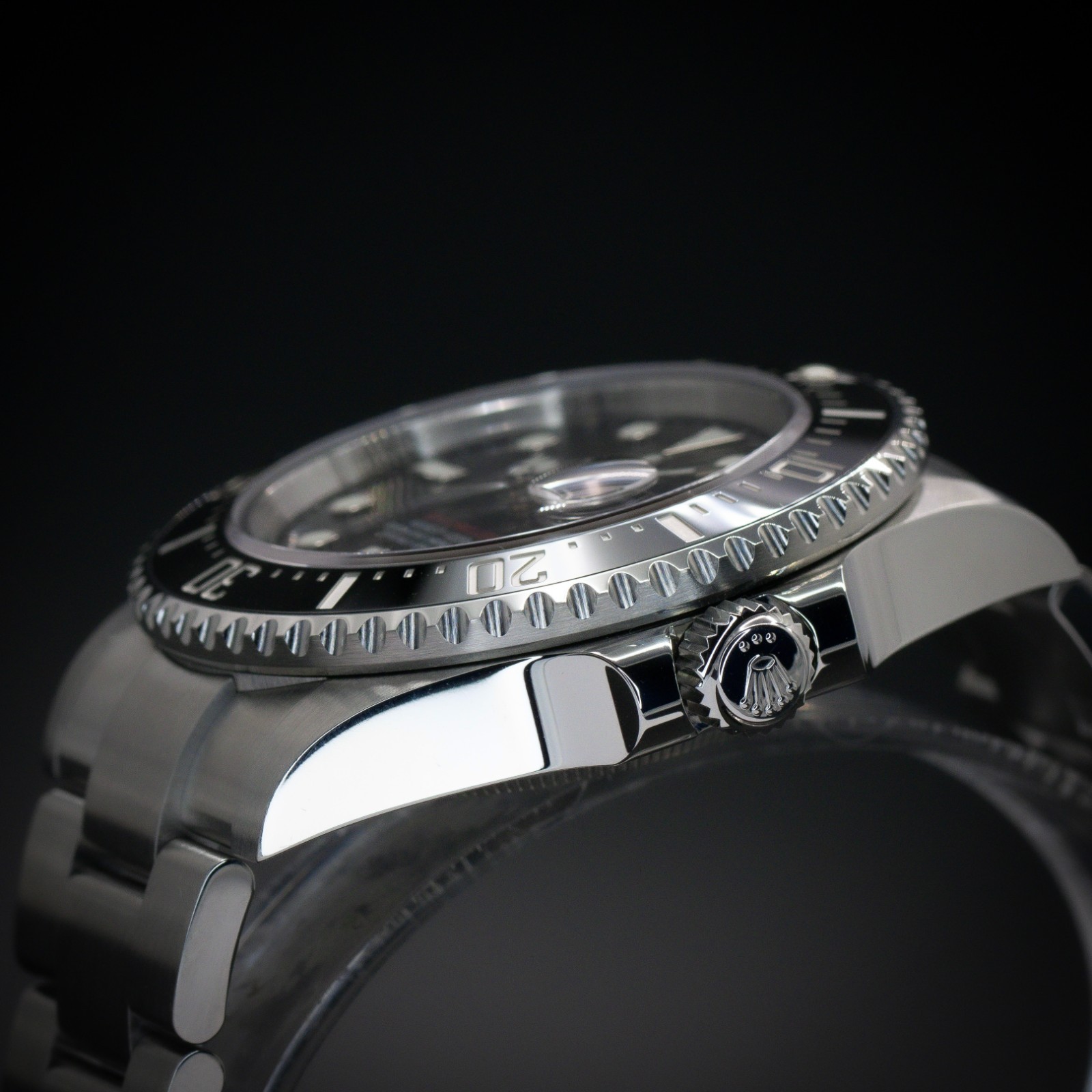 ROLEX Sea-Dweller 43mm “Single Red” | Oystersteel | Ref. 126600 | Full Set