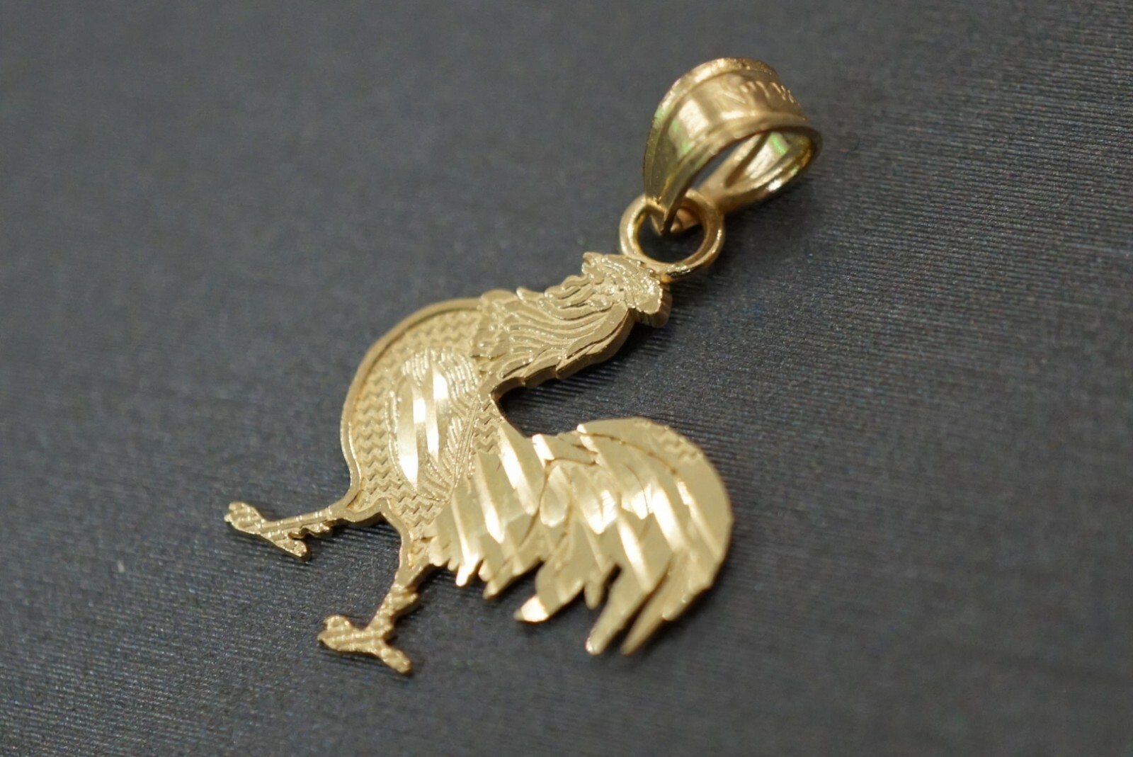 14K Solid Yellow Gold 0.65″ Diamond Cut Tiny Rooster Chicken Charm Pendant.