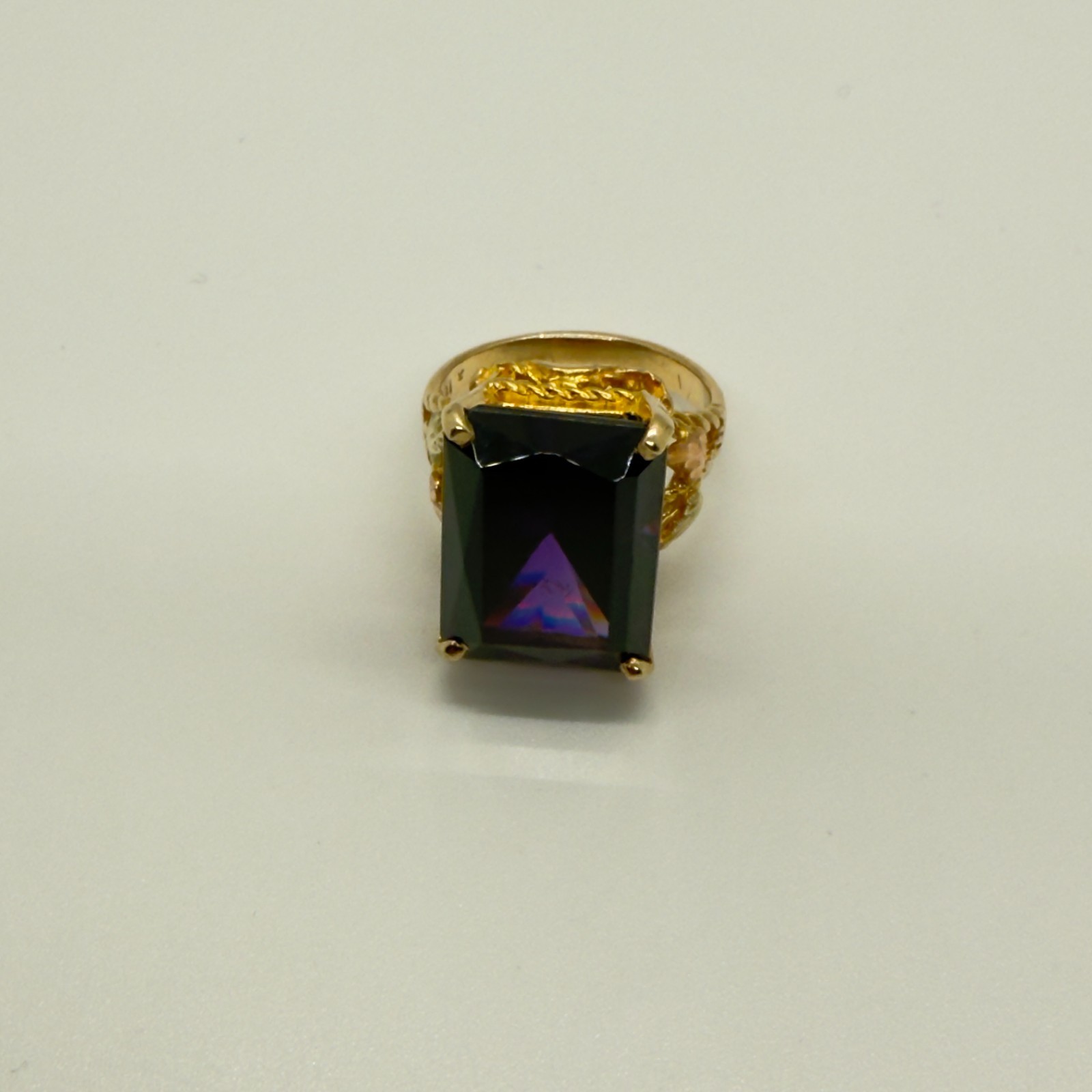Vintage Landstrom’s Black Hills Gold 10K & 12K Synthetic Alexandrite Ring Sz 6