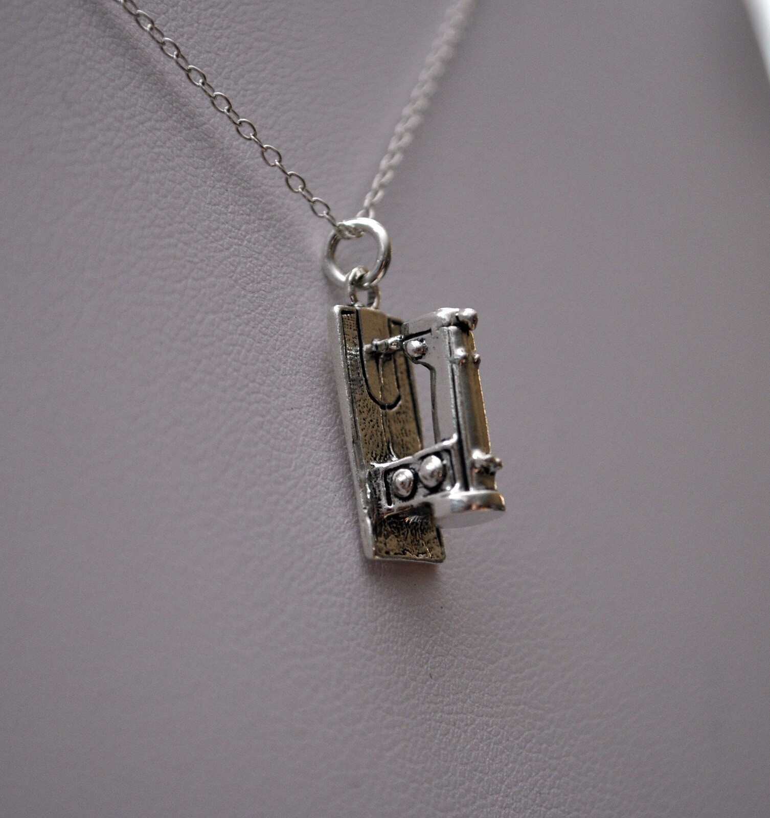 Sewing Machine Charm Necklace – 925 Sterling Silver Charm *NEW* Sewing Craft