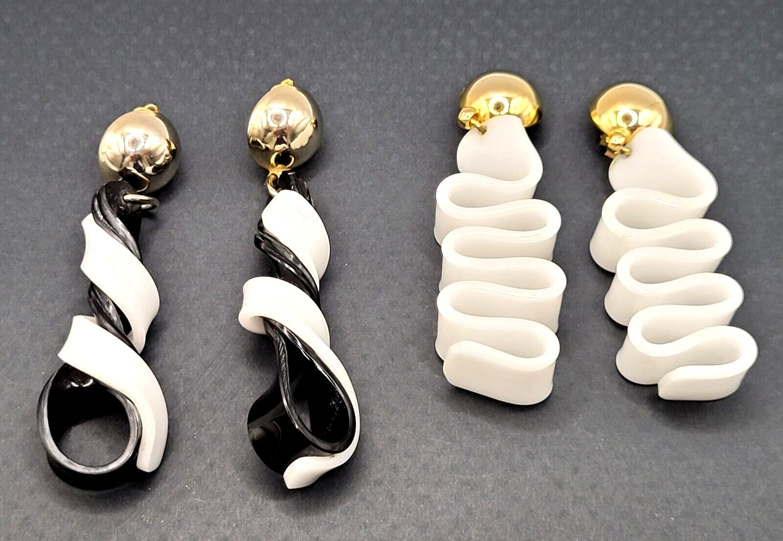 Two Pair Black White Acrylic Resin Ribbon Spiral Melt Costume Clip On Earrings