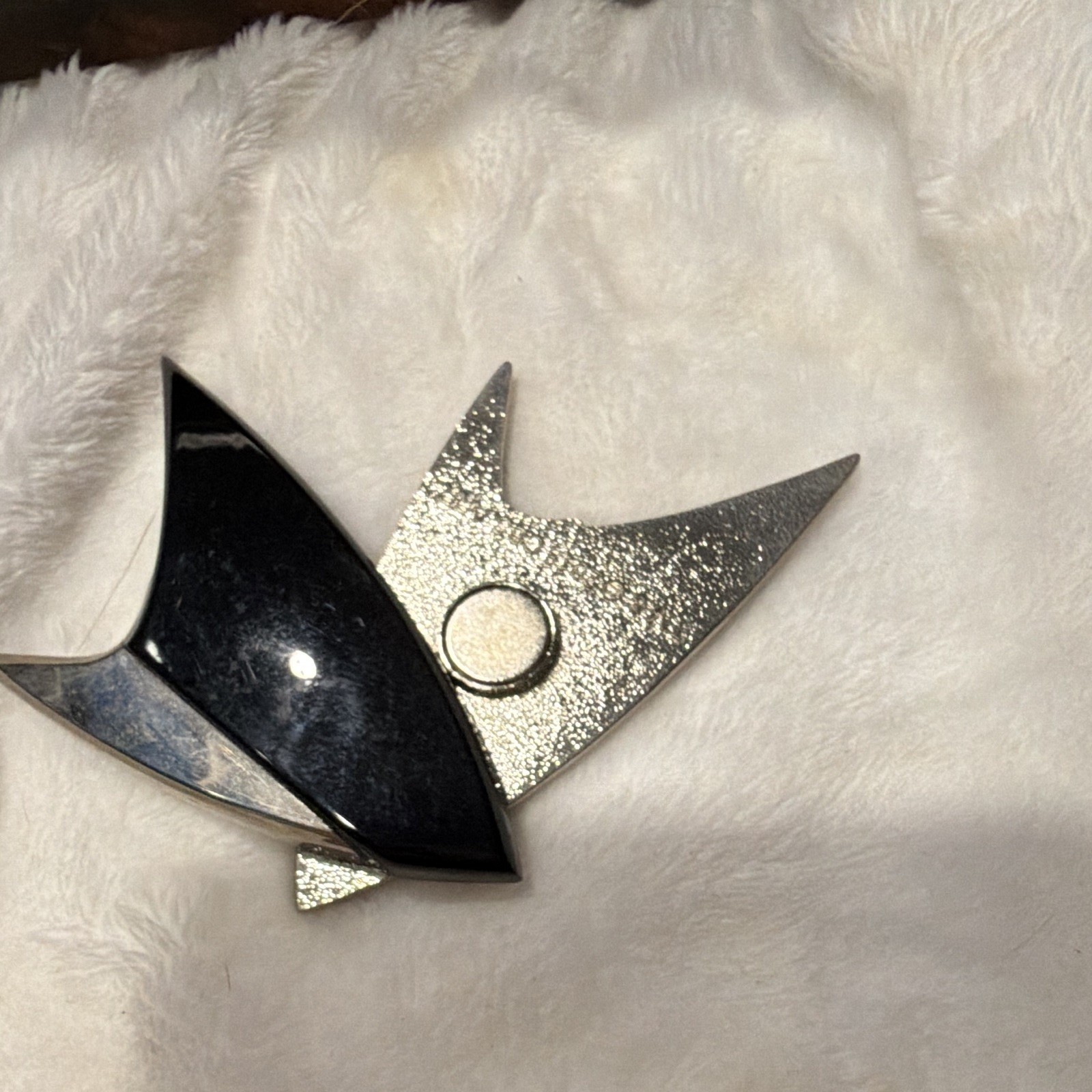 Silver Tone Black Inlay Asymmetrical Brooch Pin, Unisex Adults