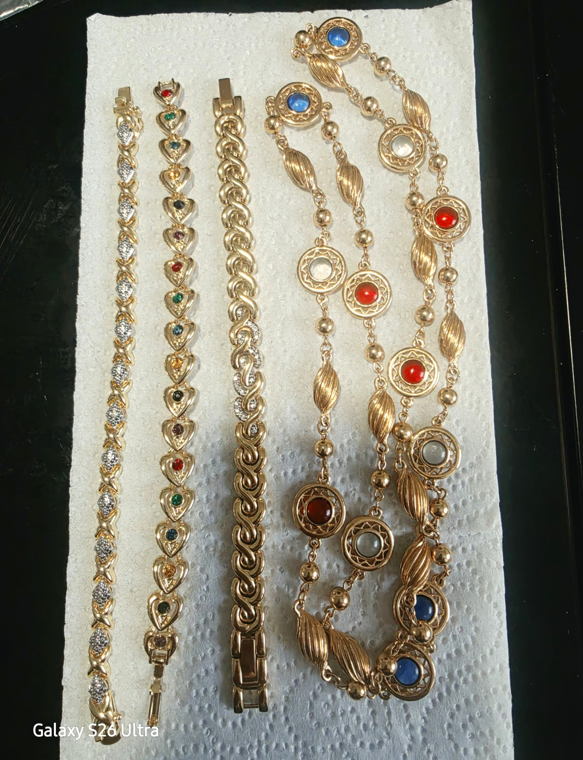 Women’s Fashion Jewelry Mixed Lot 4pc Gold Tone Bracelets & Necklace Glass