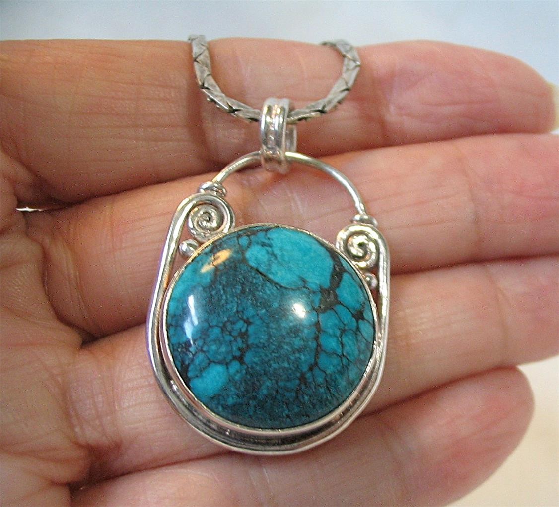 VTG NATIVE AMERICAN NAVAJO STERLING SILVER SPIDERWEB TURQUOISE PENDANT NECKLACE
