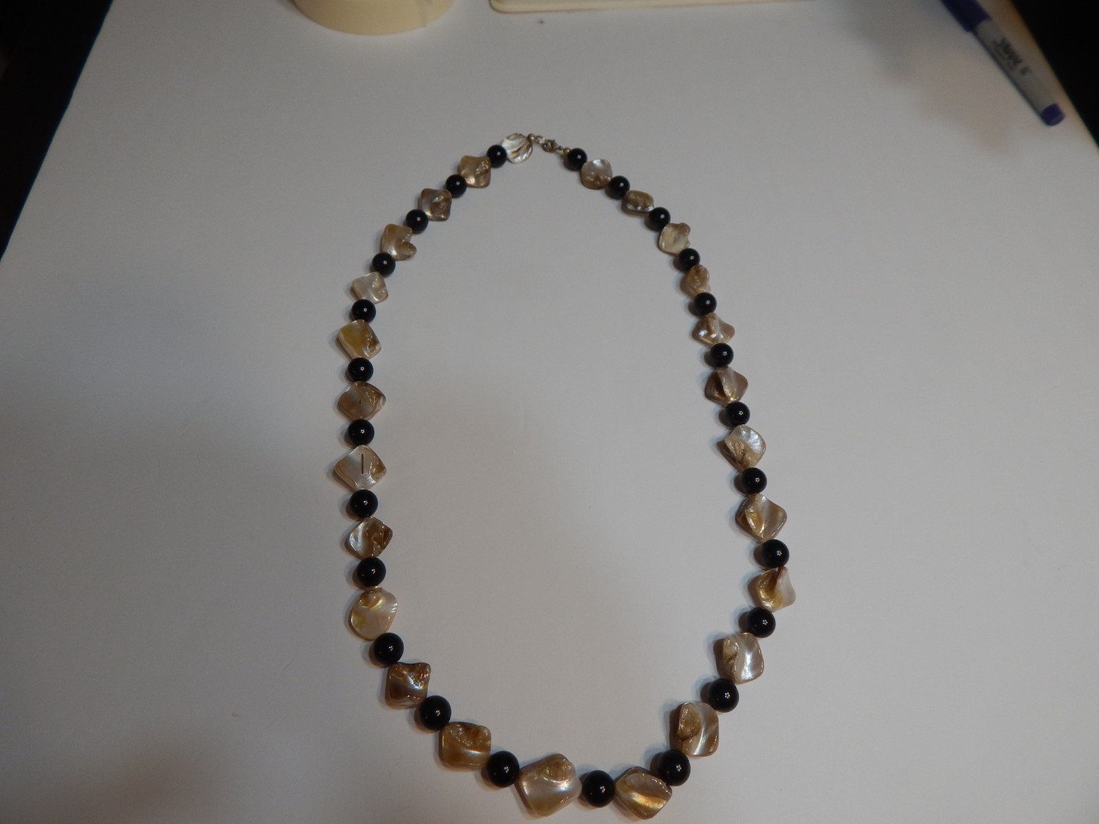 necklace women 30in shell with black beads (N7)