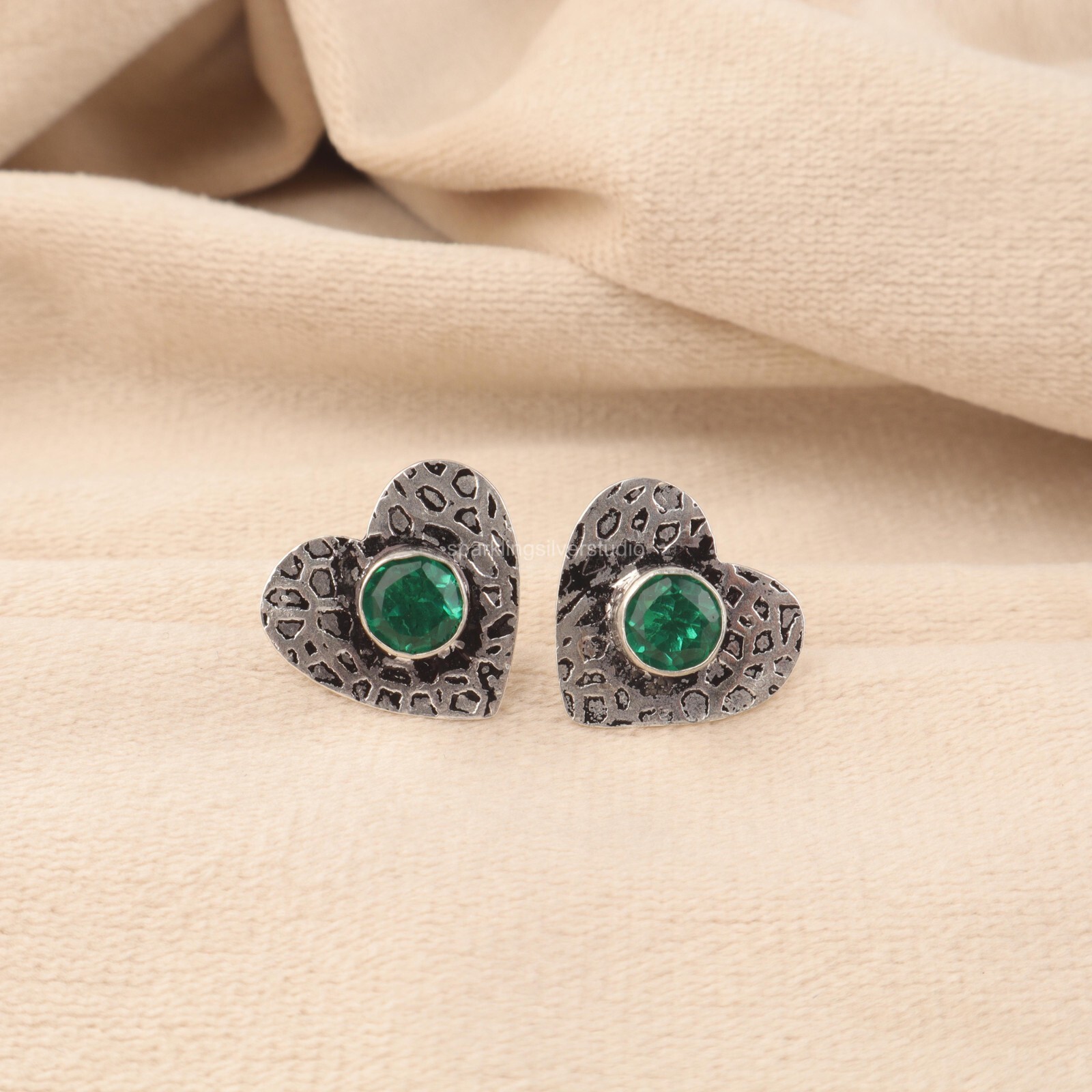 Emerald Gemstone Jewelry 925 Silver Handmade Earrings 0.6″ For Wedding Gifts
